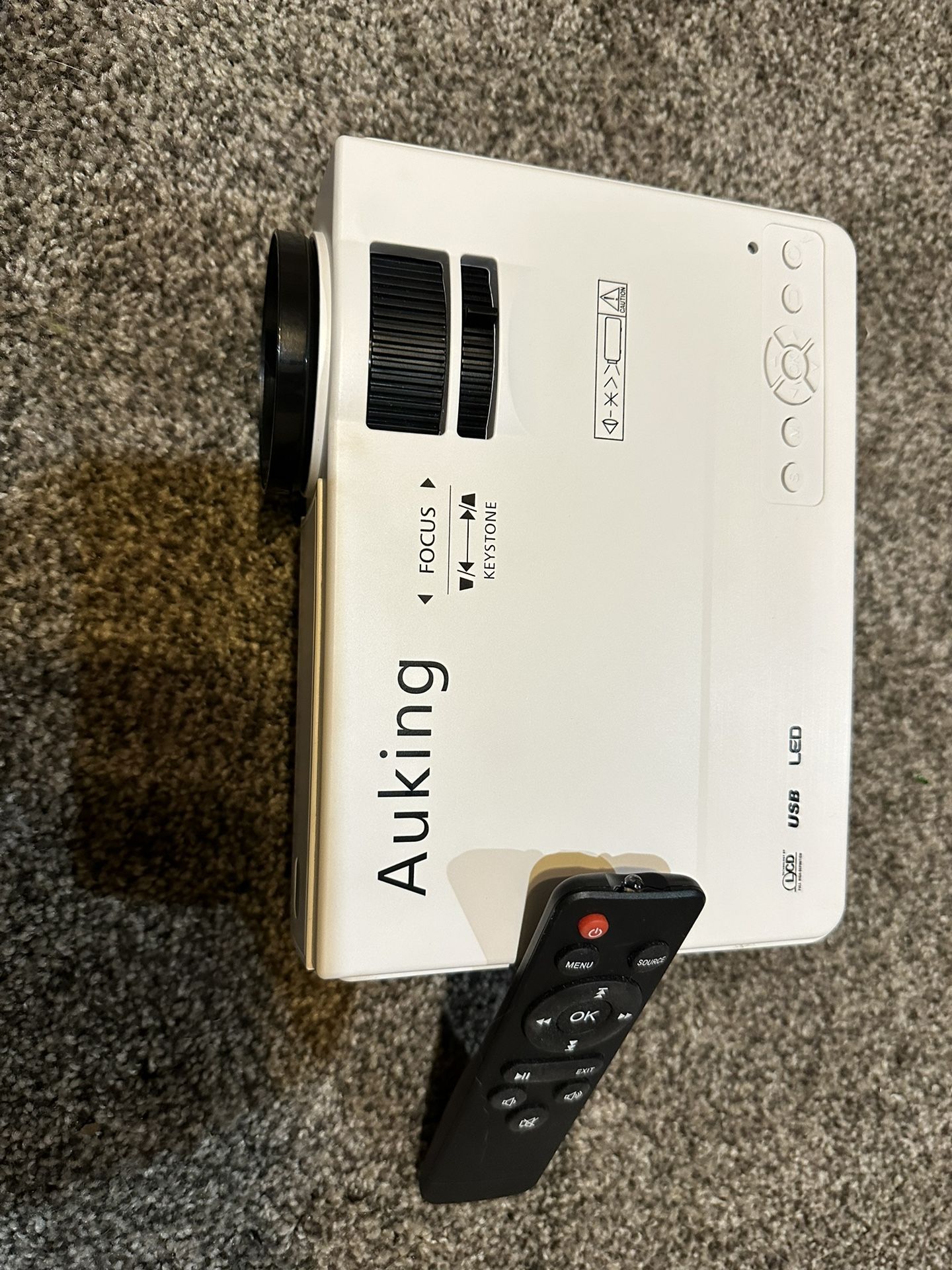 Auking mini projector