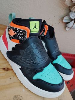 kids Nike shoes size 1.5 barely use $100
