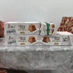Purina Fancy Feast Cat Food 4oz Box 