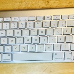Apple Wireless Keyboard With Bluetooth Model Aluminium Silver - Original Tested