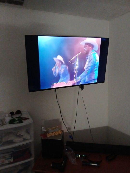 TLC 43 Inch Tv