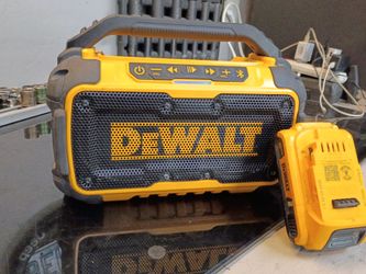 "DEWALT BLUETOOTH SPEAKER (12V/20)