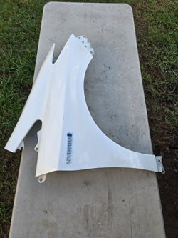 2010 - 2015 Toyota Prius passenger fender (Pearl white)