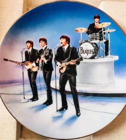 This plate is a 1991 Delphi collector plate titled "Live in Concert" from The Bradford Exchange featuring artwork by Nate Giorgio