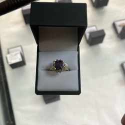 10k Diamond Ring 