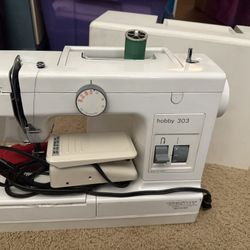 Pfaff Hobby 303 Sewing Machine 