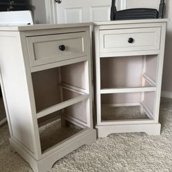 2 Nightstands 