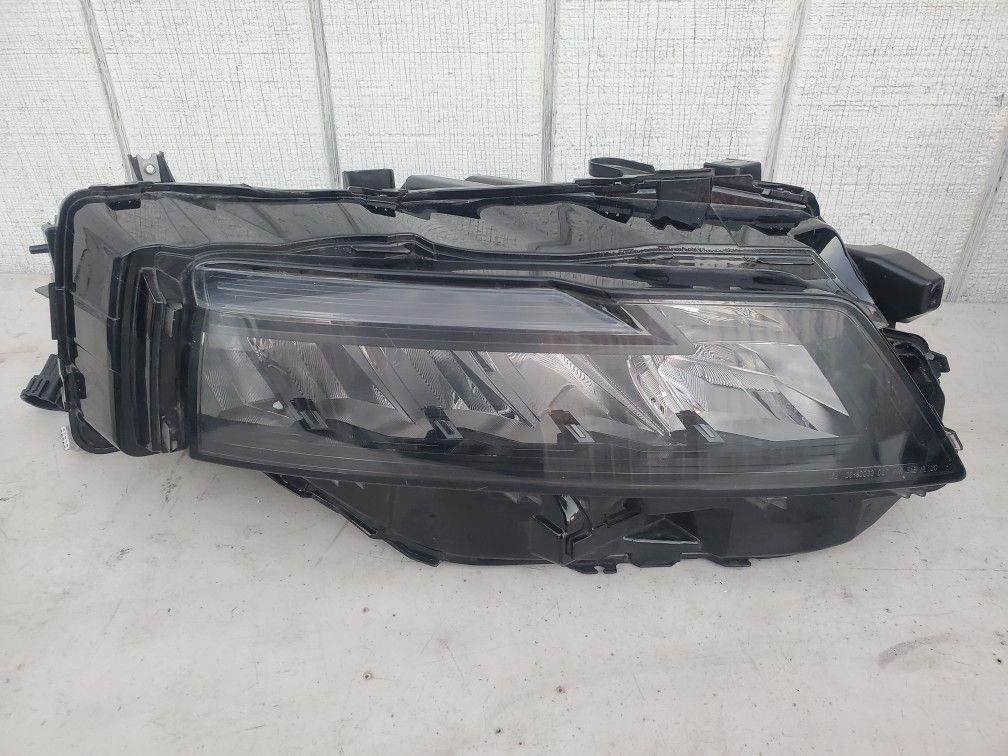 Nissan Rogue 2021-2024 Headlight Oem