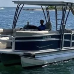 Pontoon Tri Toon With Slide 27 Foot 