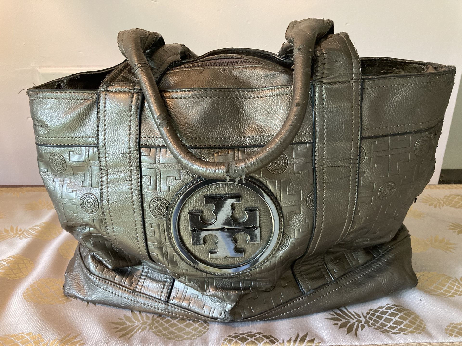 Tory Burch Designer Tote – Chic Look, Crazy Low Price For Today!