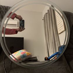 Round Lighted Vanity Mirror