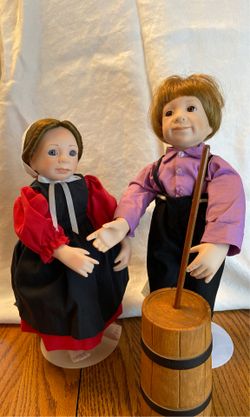 Amish porcelain doll set