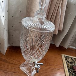 Clear Cut Glass Beverage Dispenser with Spigot
