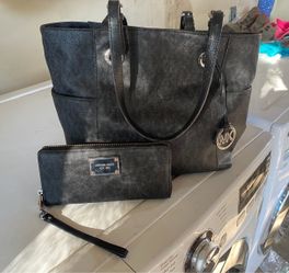 Michael Kors Jet Set East West Signature Tote Bag & Matching Wristlet Wallet Set - Black Monogram