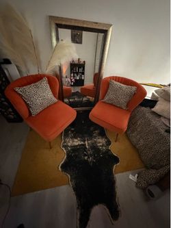 Monica Living Room Armless Accent Comfy Chair Pair of 2 Orange Excellent Condition