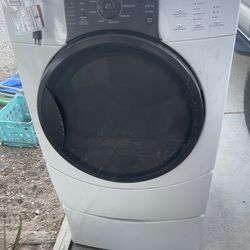 Kwnmore Dryer With Pedestal  $40 