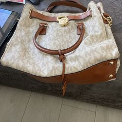 Micheal Kors Purse