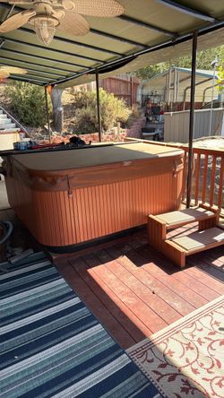 Outdoor Hot Tub with Cover and Steps