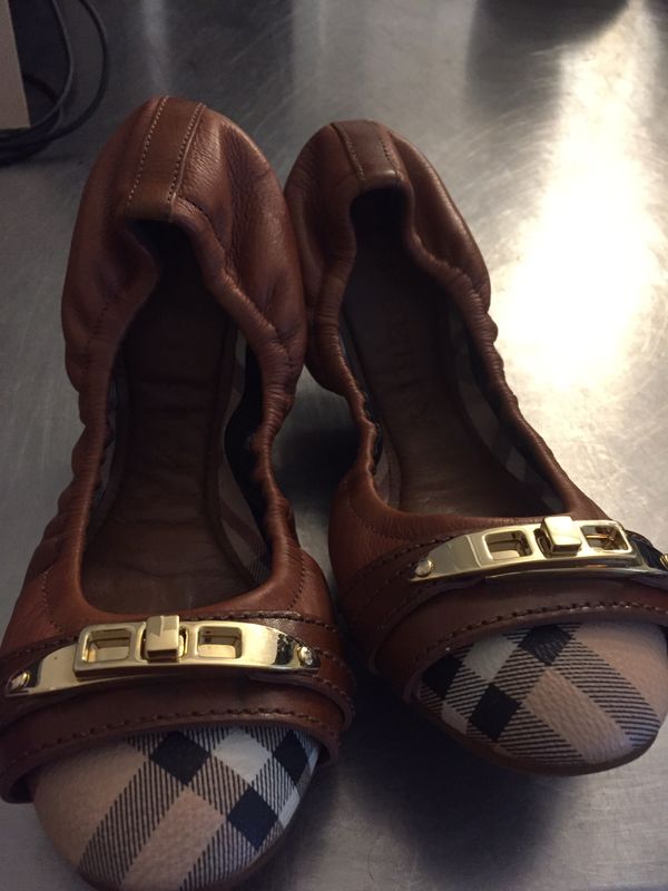 Burberry ballet shoes woman�s size 35 / 4 for Sale in Burberry ballet shoes woman�s size 35 / 4 for Sale in