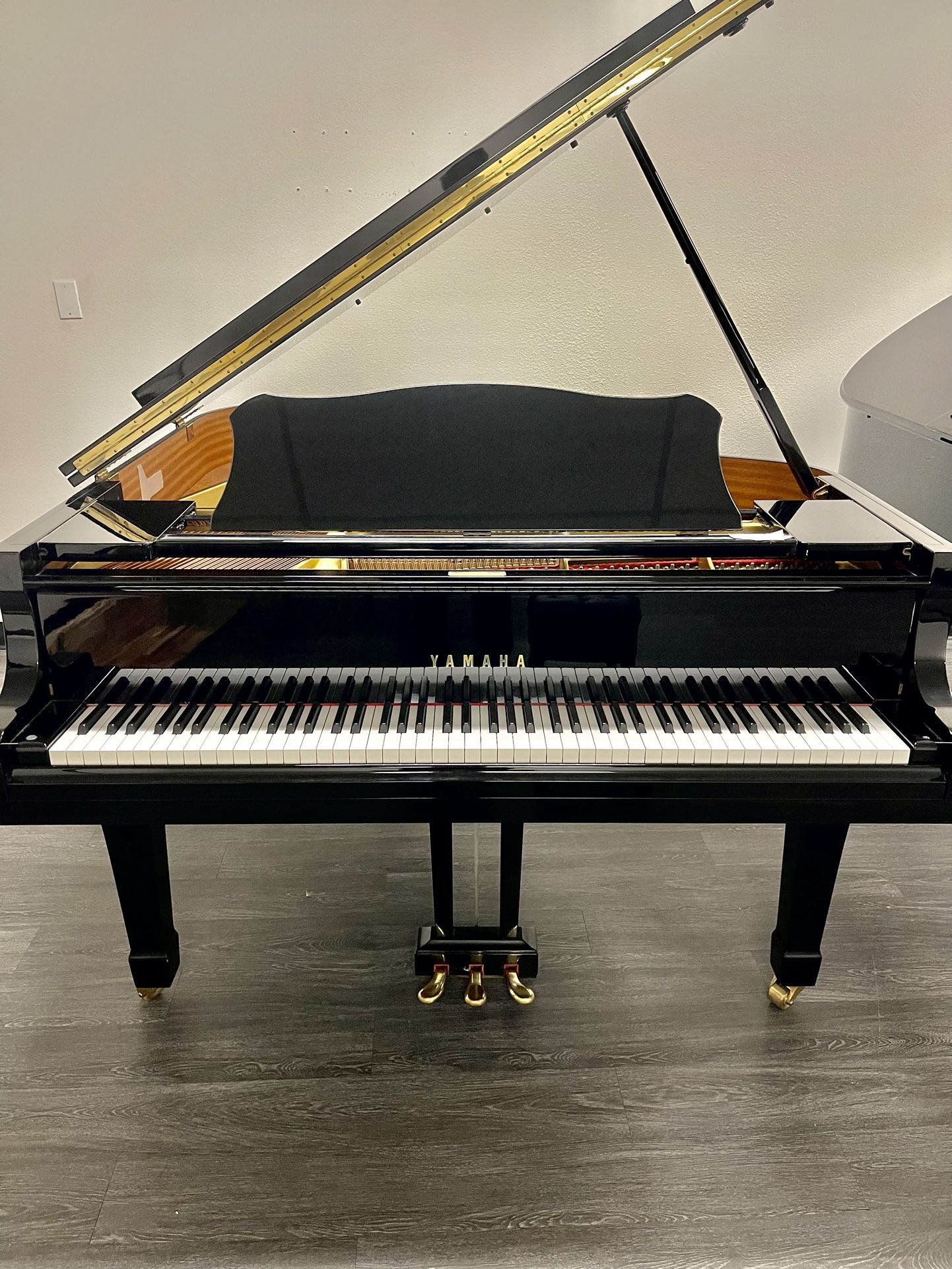 Pristine Condition 1990 Yamaha G2 Grand Piano Free Delivery