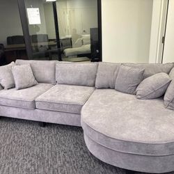 Get this amazing 😉 deal on this brand new GRAY sectional set ...... $899