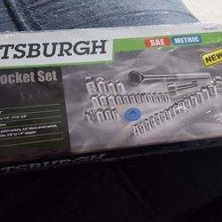 40 Piece Socket Set SAE+METRIC New In Plastic Case Sizes In Photo