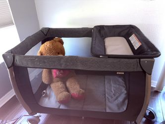 Baby playpen With changing table