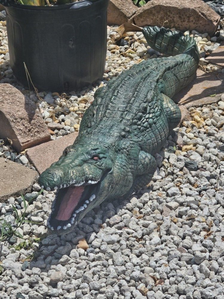 Alligator Statue For Yard Or Garden