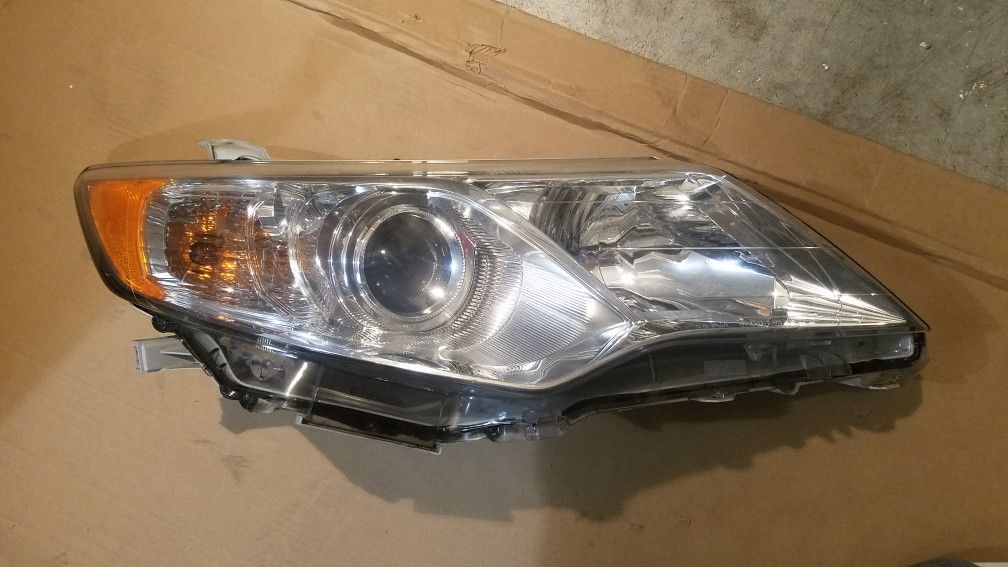 Free 2014 camry Headlights Right side
