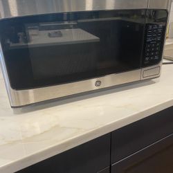 Microwave Oven