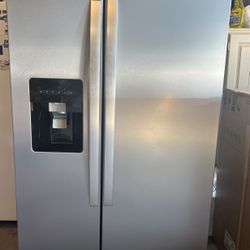 Whirlpool 24.6-cu ft Side-by-Side Refrigerator 