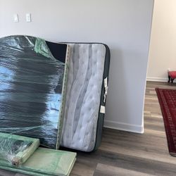 Full Size Bed With Mattress