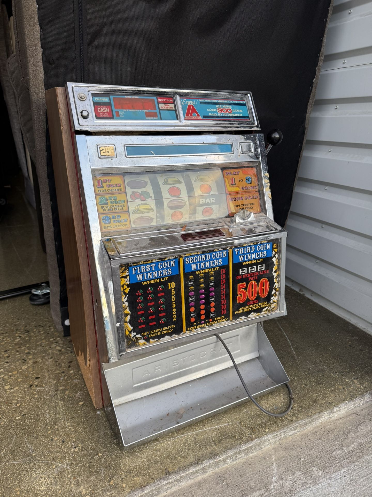 Vintage Aristocrat 25¢ Slot Machine – Collector’s Piece