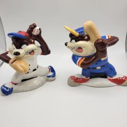2003 Looney Tunes Tasmanian Devil Salt and Pepper Shakers Baseball Players
