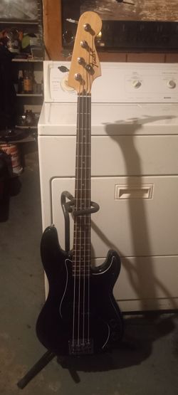 Bass guitar