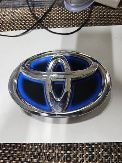 13 -15 Toyota Camry XV40 /XV50 /XV70  Hybrid Front Grill Emblem OEM