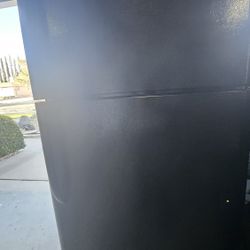 Used 18 cf Frigidaire refrigerator DOES NOT COOL