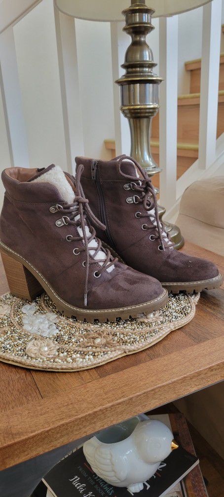 Universal Threads Boots 