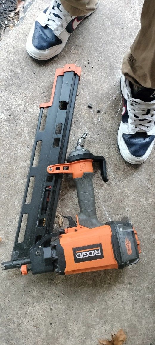 Rigid Pneumatic 21-Degree 3-1/2 in. Round Head Framing Nailer)
