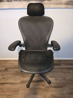 Herman Miller Aeron Chair - Fully Adjustable Size C. Perfect condition!!