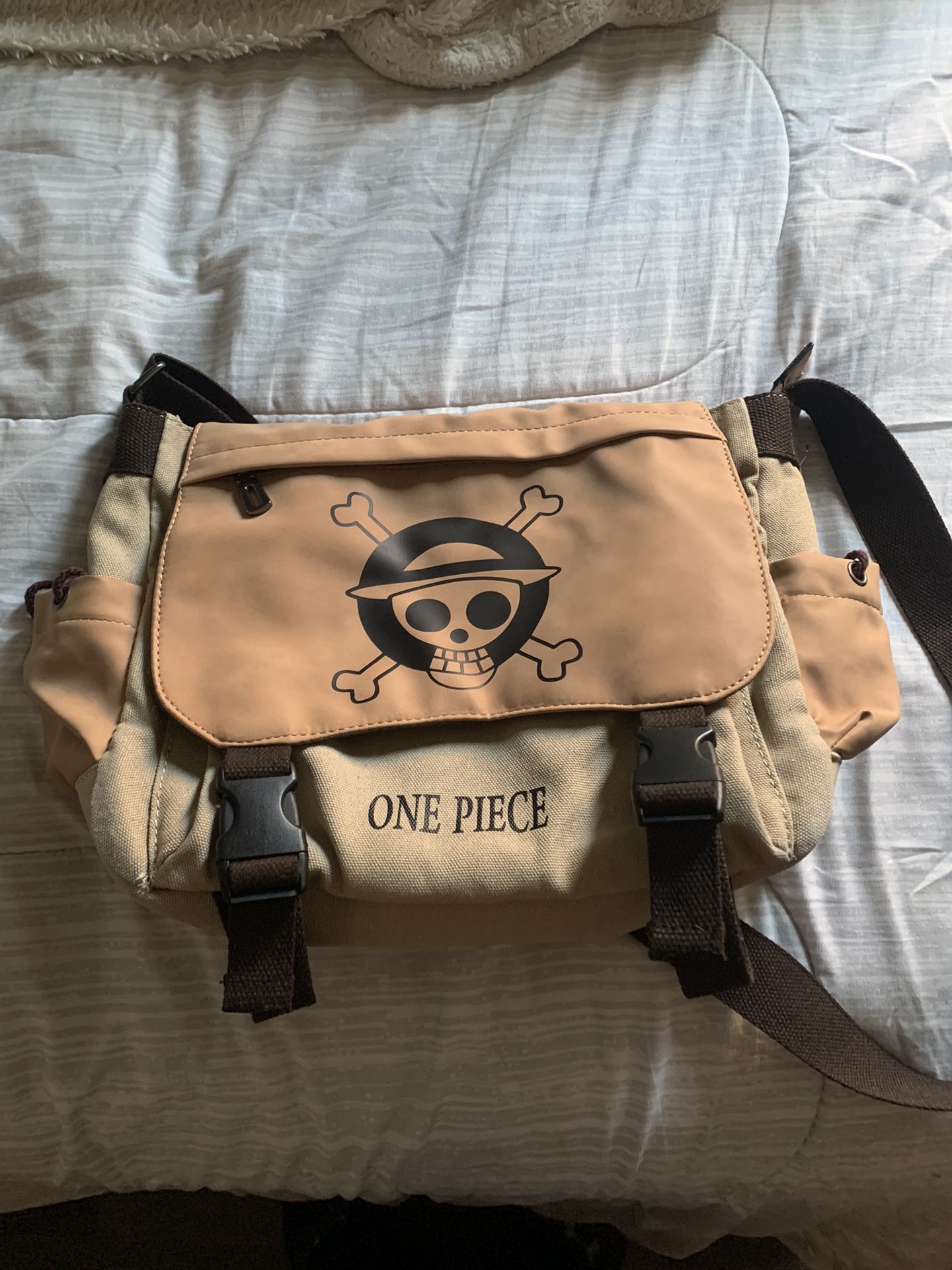 ONE PIECE Messenger Bag