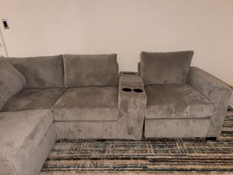 5 seater couch (basically brand new)