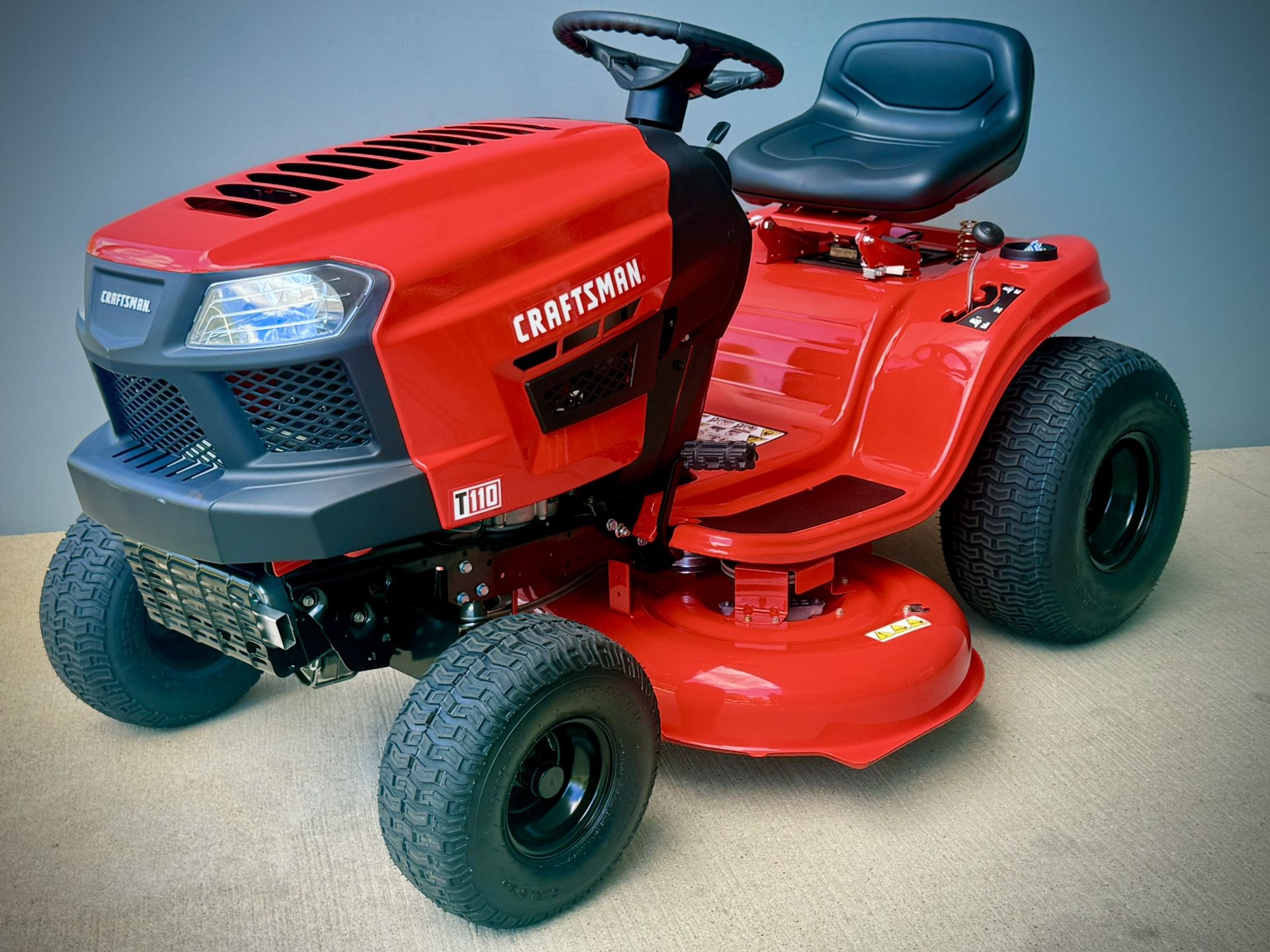 Brand new Craftsman T110 42-in 17.5 -HP Single cylinder Gas Riding lawn mower.