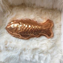 VINTAGE COPPER FISH MOLD IN GOOD CONDITION