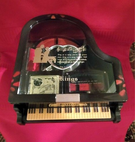 VINTAGE KINGS GRAND PIANO MUSIC JEWELRY BOX 5"H×8"W