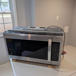 LG 2.0 Cu. Ft. Over-the-Range Microwave (LMV2031ST)