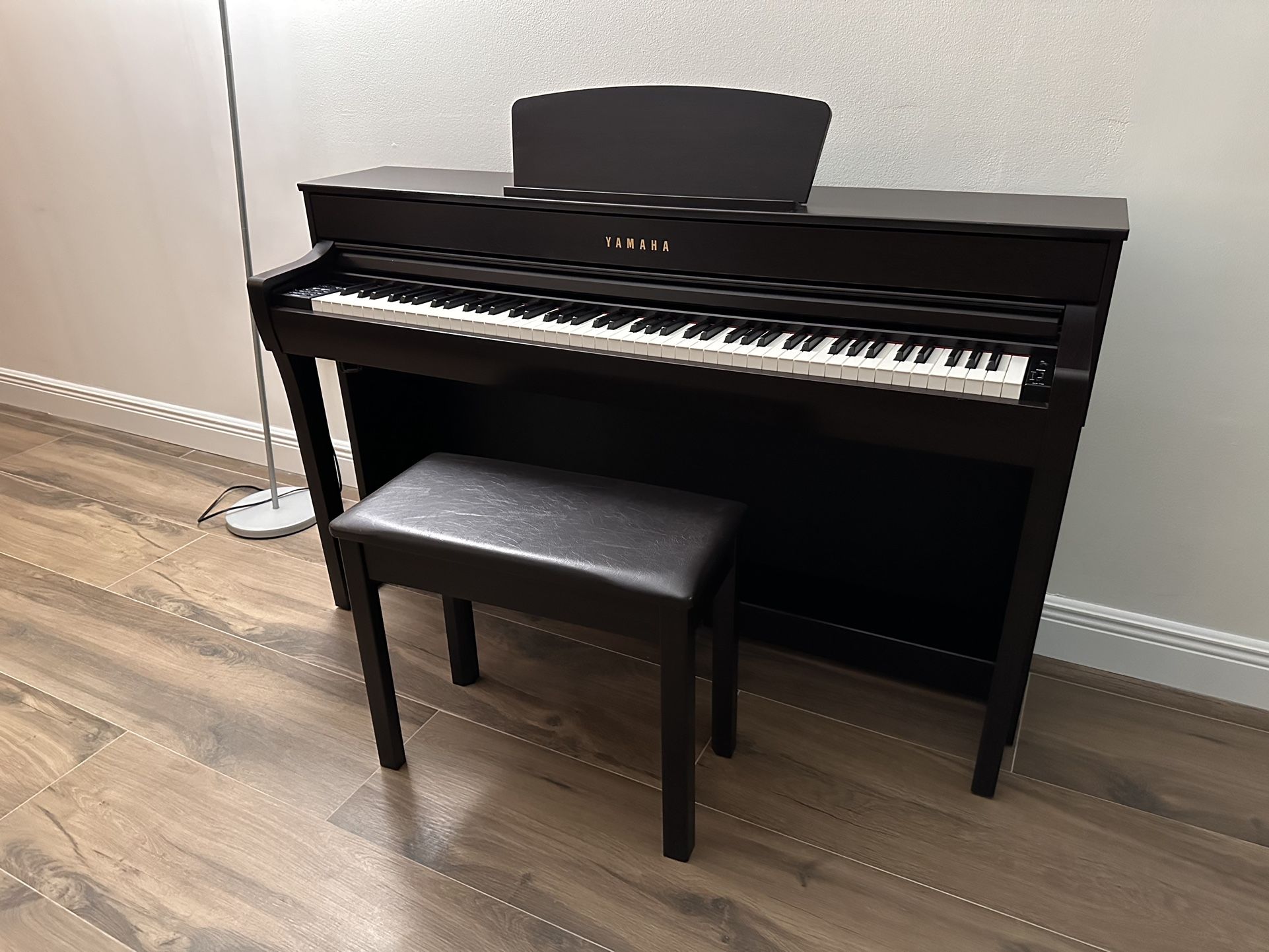 Yamaha Clavinova CLP-735 Upright Digital Piano