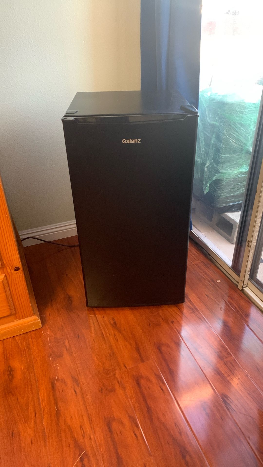 33” Refrigerator Black
