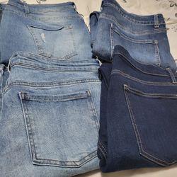 Woman's  Jeans  - LOT