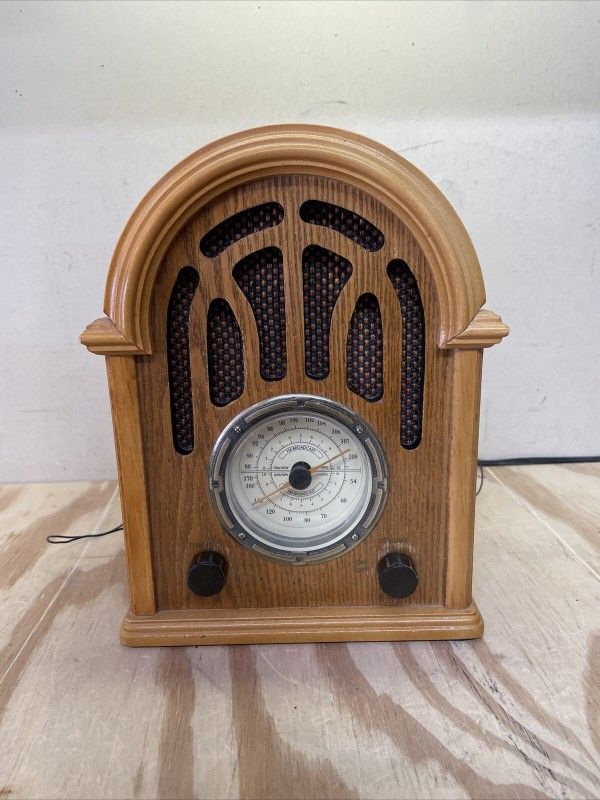 Vintage Flawless Am FM Radio With Wooden Cabinet Classic Collection Brand Table Top Plug In Like New Located In Palm Springs CA 